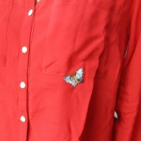 Червена риза с джобчета и остро деколте, снимка 2 - Ризи - 40231419