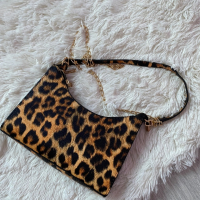 Дамска леопардова малка чанта 20лв, снимка 2 - Чанти - 44739396