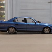 BMW Alpina B10 BiTurbo E34 5-Seria 1987 - мащаб 1:43 на Solido моделът е нов в PVC дисплей-кейс, снимка 5 - Колекции - 42336542