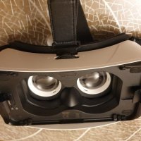 Очила за виртуална реалност Samsung Gear VR, снимка 11 - 3D VR очила за смартфон - 32183339