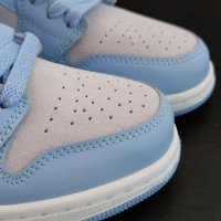 Нови Маратонки Nike Air Jordan 1 Low Icy Blue Размер 39 Обувки , снимка 10 - Маратонки - 40258817