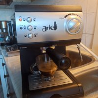 Кафе машина Ариели с ръкохватка с крема диск, работи отлично и прави хубаво кафе с каймак , снимка 2 - Кафемашини - 37831452