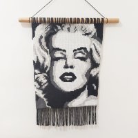 Ръчно изработено макраме пано с портрет на Мерилин Монро, снимка 3 - Декорация за дома - 42872415