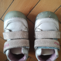 Комплект за бебе - биберон, пантофи, шише, поводи, снимка 6 - Бебешки обувки - 44525567