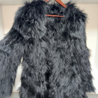Пухкаво палто с дълъг косъм, снимка 1 - Палта, манта - 44737810