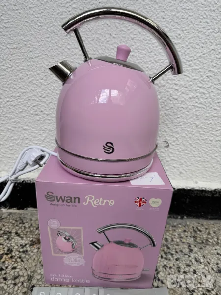 Електрическа кана - Swan SK14630PNEU, 1.8л, 3000W, Ретро Дизайн, Розова, 360° Основа, Защита, LED!, снимка 1