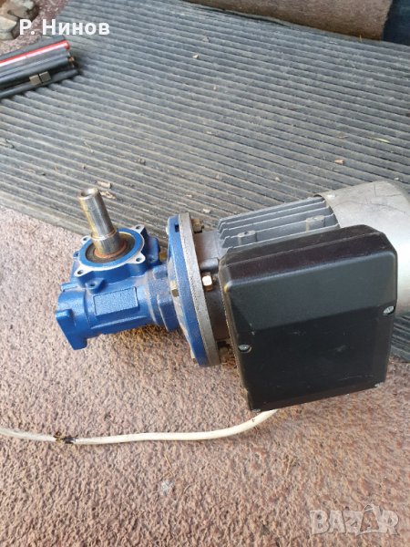 Монофазен ел.двигател / електромотор с редуктор 14 оборота в минута, снимка 1