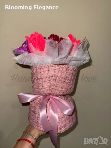 Кокетен букет в розова опаковка от букле, снимка 1