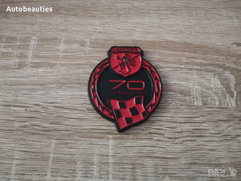 червена метална емблема Abarth 70th Anniversary , снимка 1