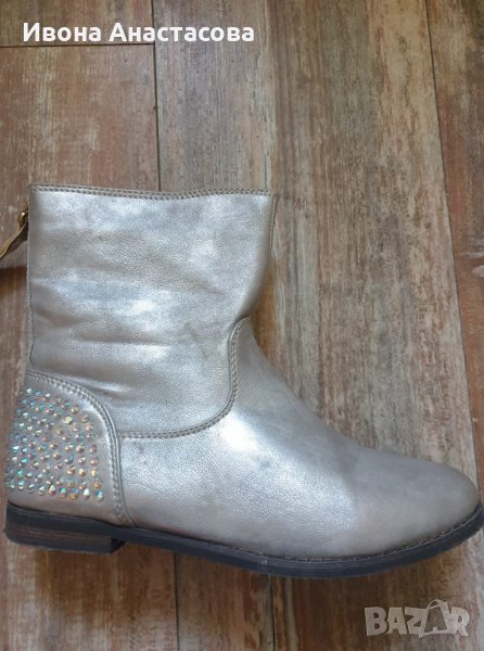 СРЕБРИСТИ БОТИ, снимка 1