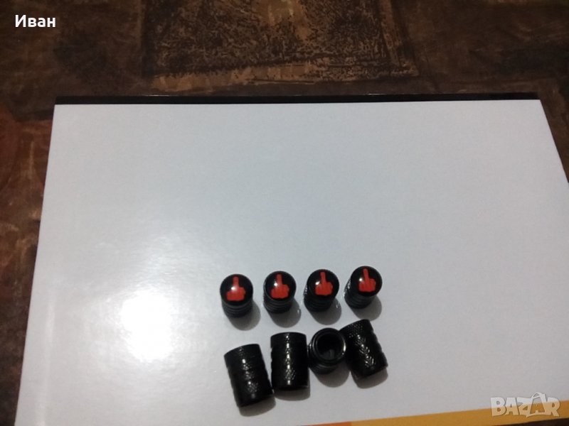 ПРОМО Качественни метални черни капачки за вентили винтили с емблема среден пръст за кола автомобил, снимка 1