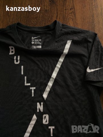 nike built not born - страхотна мъжка тениска, снимка 3 - Тениски - 33712114