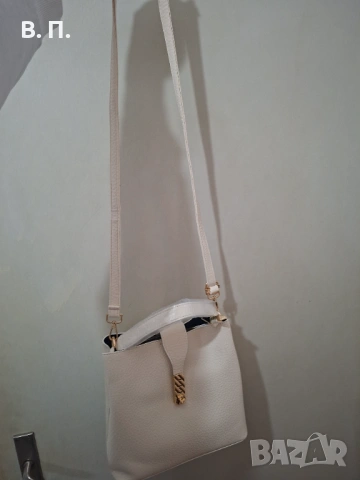 Дамска Чанта + дълга дръжка+два аксесоара към нея , снимка 3 - Чанти - 54204098