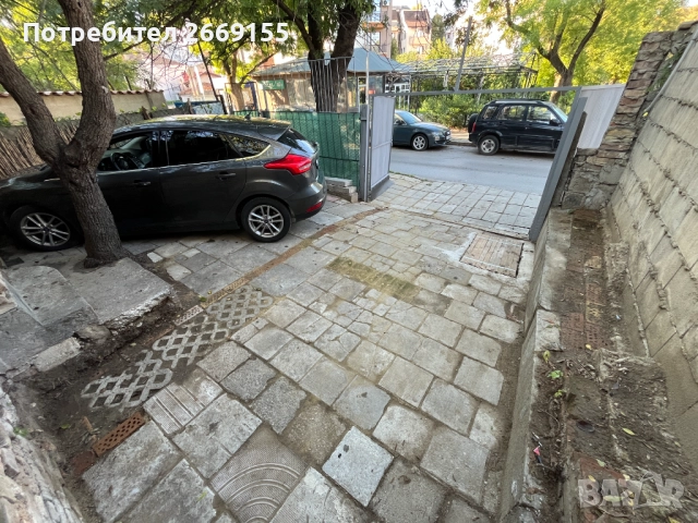 Паркомясто с прилежащ двор | Колхозен пазар | ул. Кракра 44, снимка 3 - Гаражи и паркоместа - 52413815