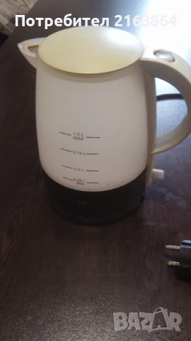Електрическа кана за чай с цедка