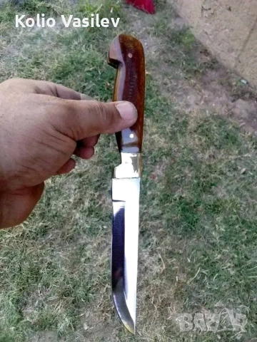 продавам ръчно изработен нож стомана 4х13.дължина на острието 15см.дръжка от текстолит цена 25лв.