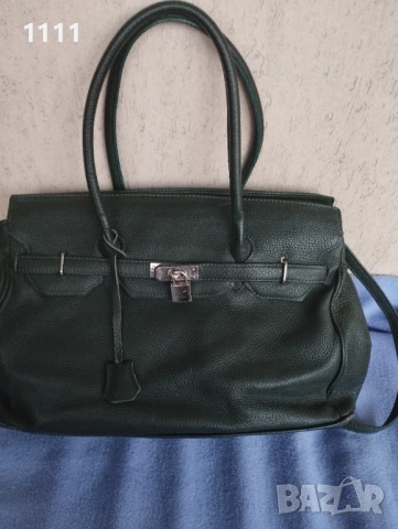 Италианска чанта естествена кожа тъмно зелен цвят.