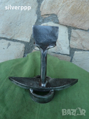  Стара сарашка наковалня 