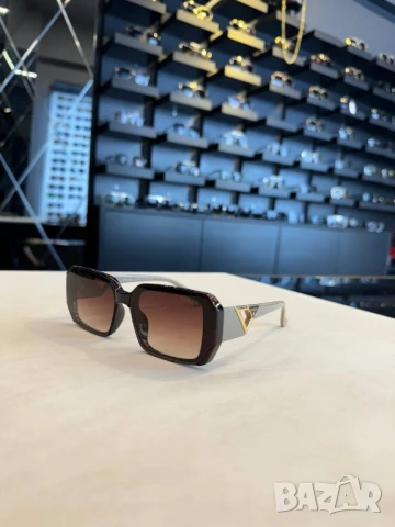 очила с черен обикновен калъф и ув защита prada , снимка 2 - Слънчеви и диоптрични очила - 51305453