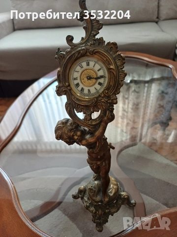 Античен каминен часовник.