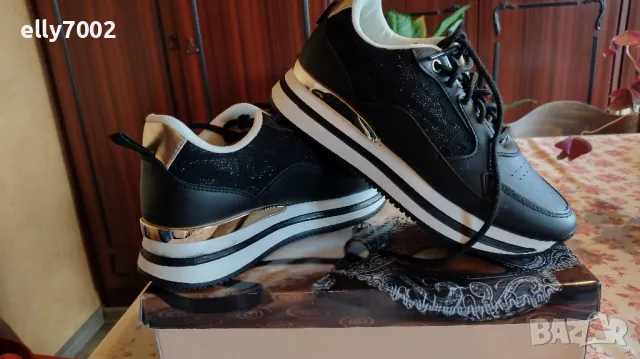 Нови, черни кожени обувки Паоло Ботичели. 