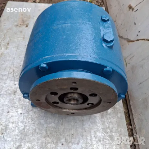 редуктор 1/10, снимка 2 - Електродвигатели - 50365606