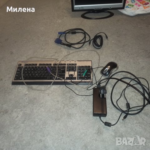 Монитор и клавиатура , снимка 2 - Монитори - 44230797