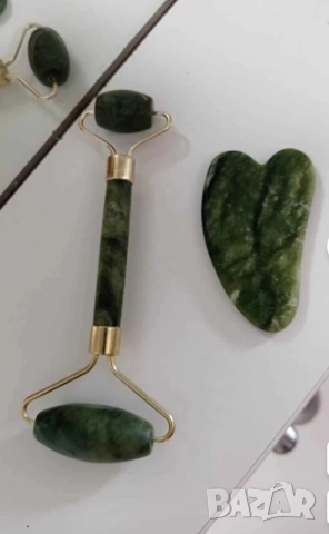 💚 Нефритен масажор за лице  