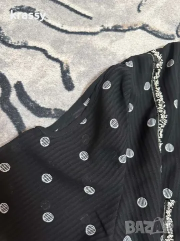 Интересна голяма дамска блуза на точки с голи рамене (размер 2ХЛ), снимка 2 - Блузи с дълъг ръкав и пуловери - 50084295