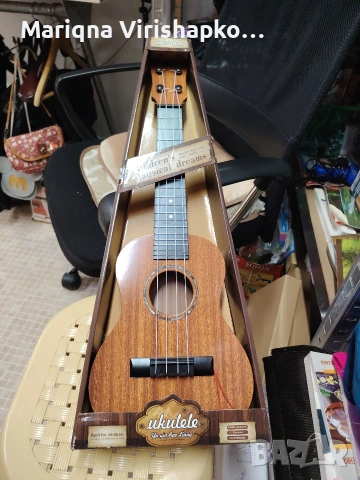 Продавам детска китара със струни