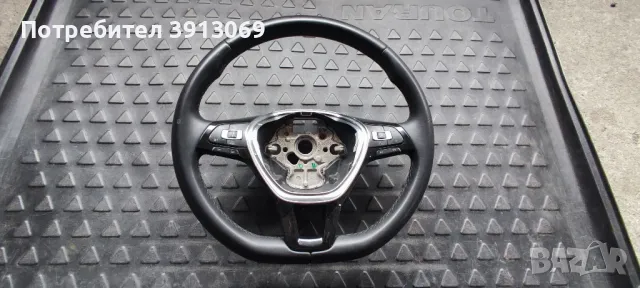 Продавам оригинален кожен мулти волан за Поло 2019г 