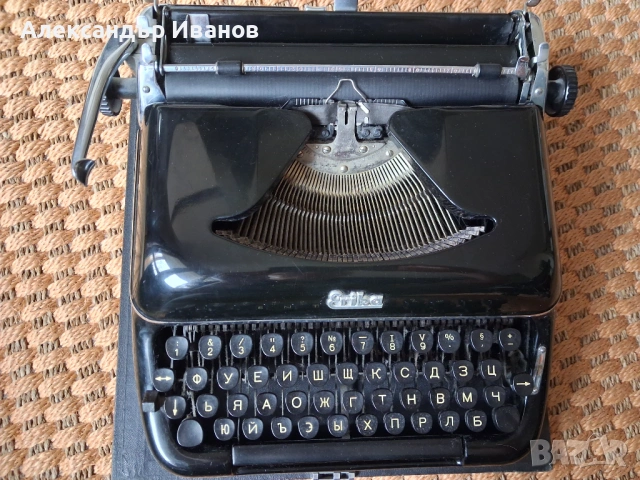 Германска пишеща машина ERIKA 1957 г., снимка 4 - Антикварни и старинни предмети - 54054383