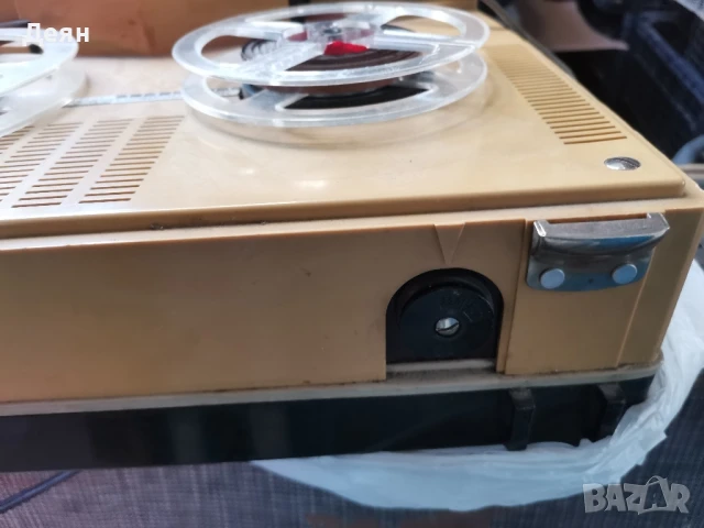 Tesla transistor b41, работещ магнитофон, снимка 4 - Радиокасетофони, транзистори - 50860627