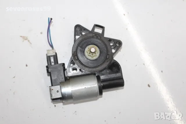 Мотор стъкло задно дясно Мазда 3 2008 2.3i 158hp Mazda 3 седан, снимка 2 - Части - 48508200