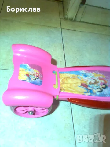 Детска тротинетка, светеща. Подарък каска., снимка 4 - Детски велосипеди, триколки и коли - 49558403