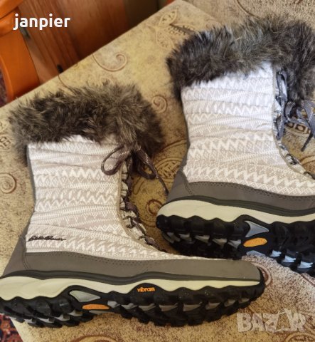 Дамски зимни ботуши. 