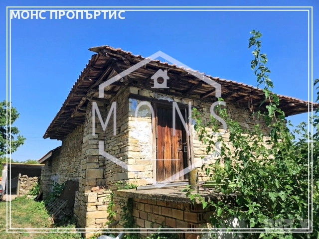 Двуетажна къща с двор в с. Горна Липница, обл.В.Търново, снимка 1