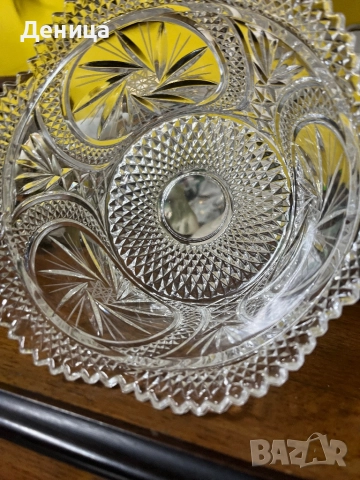 Кристална купа⚜️ Блясък, къдрав ръб и богата и сложна гравюра Размер-18/8 см Цена-35 лв/17.90€, снимка 5 - Кутии за храна - 52598751
