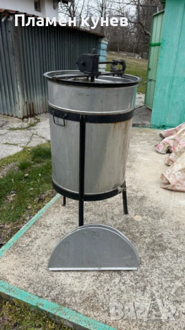 Продавам центрофуга за мед 3-рамкова, ръчна от хром-никел (инокс) , снимка 3 - За пчели - 54176028