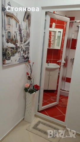 Собственик отдава под наем ЕДНОСТАЕН УЮТЕН апартамент в ж.к. "Лазур", до пицария Гранд Италия.