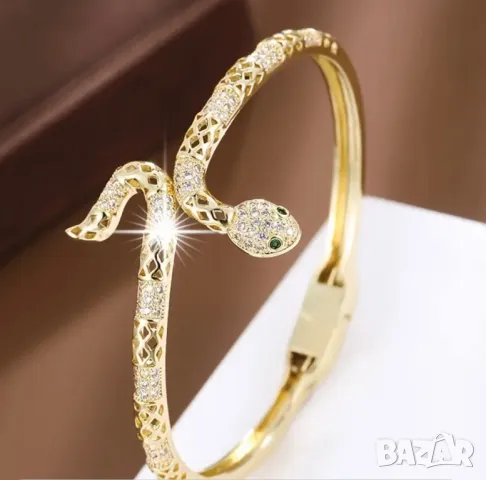 Прекрасна позлатена  14k гривна с кристали тип “ белезник”, снимка 6 - Гривни - 49614335