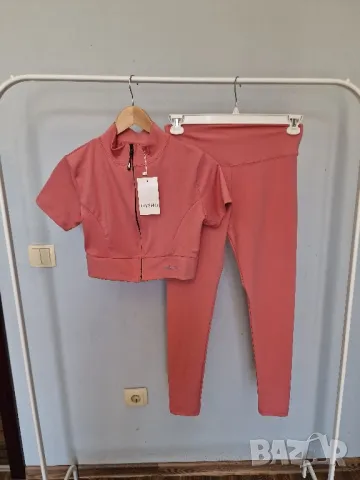 Страхотен дамски сет OYSHO размер XL /L , нов с етикет, снимка 4 - Спортни екипи - 49580211