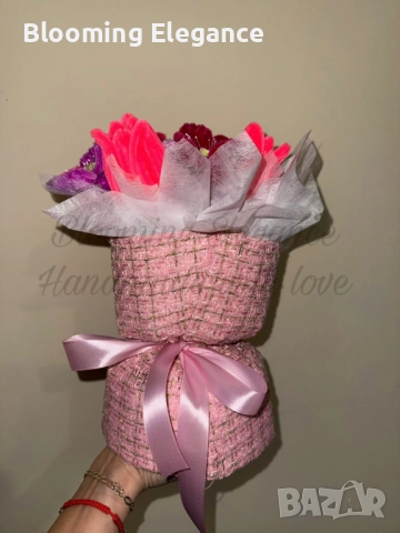 Кокетен букет в розова опаковка от букле