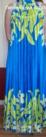 дълга сатенена рокля