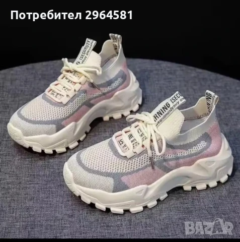 различни нови дамски маратонки 