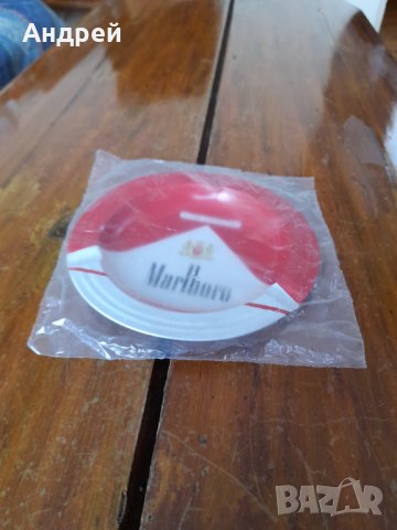 Стар пепелник Marlboro