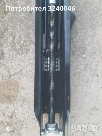 Оригинален крик за бус Фолксваген Т5, снимка 3 - Аксесоари и консумативи - 52158984