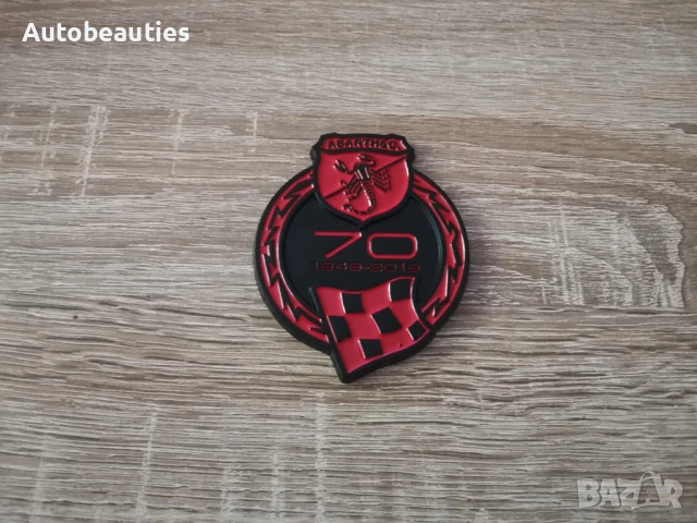 червена метална емблема Abarth 70th Anniversary 