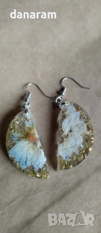 стилни обеци от епоксидна смола с вградени естествени цветя., снимка 2 - Обеци - 50964421