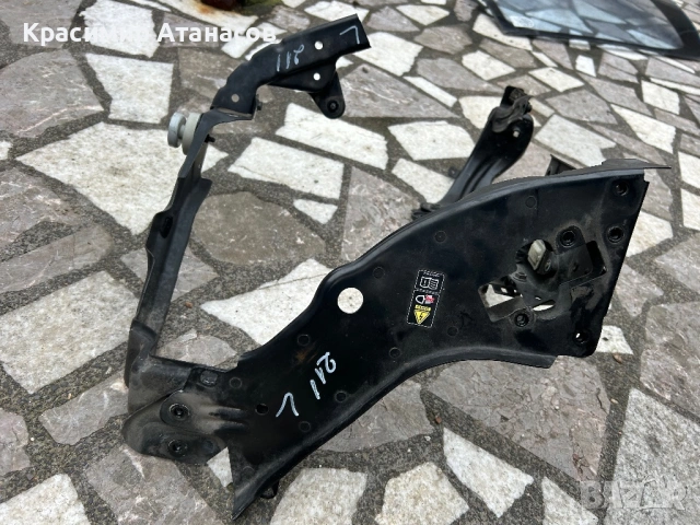 Държач за фар ляв за Мерцедес Е-класа W211. Седан комби. 2002-2008г, снимка 3 - Части - 53217435